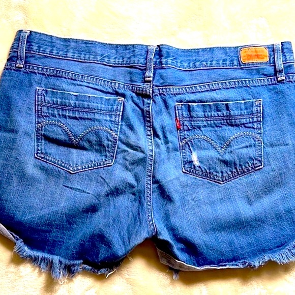 LEVI’S 🏝️ COTTON DESTROYED RIPPED DENIM FRINGED JEAN SHORTS Women’s 17/18 W40 - Picture 4 of 9